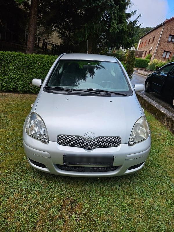 Silber Gebraucht 2005 Toyota Yaris Kleinwagen | 950 € (Guter Preis) - Bild 1/4
