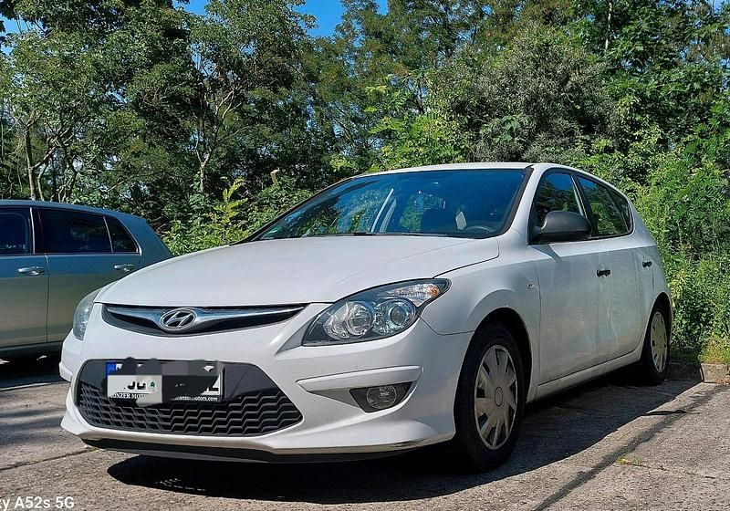 Weiß Gebraucht 2010 Hyundai i30 Kleinwagen | 1.399 € (Guter Preis) - Bild 1/4