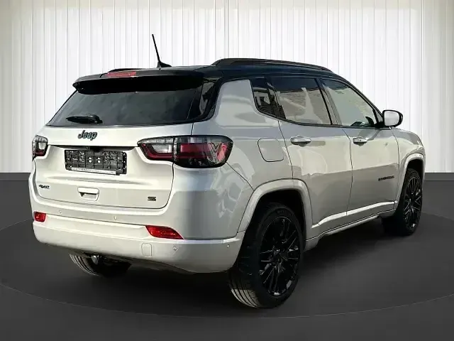 Käytetty Jeep Compass 239 HP (175 kW) 2022 Hopea Katumaasturi