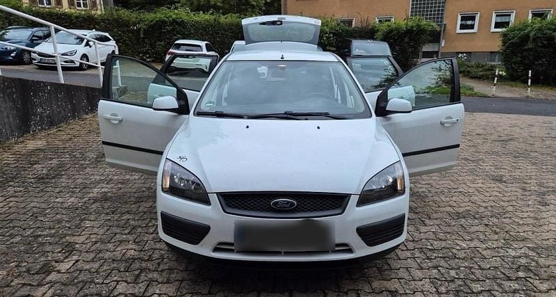Gebraucht Ford Focus 100 PS (73 kW) 2007 Weiß Kombi