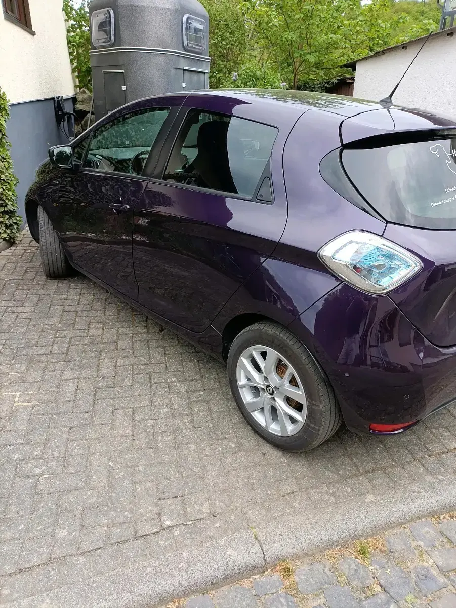 Używany Renault Zoe LIMITED 55 kW (75 KM) 2019 Purpurowy Hatchback