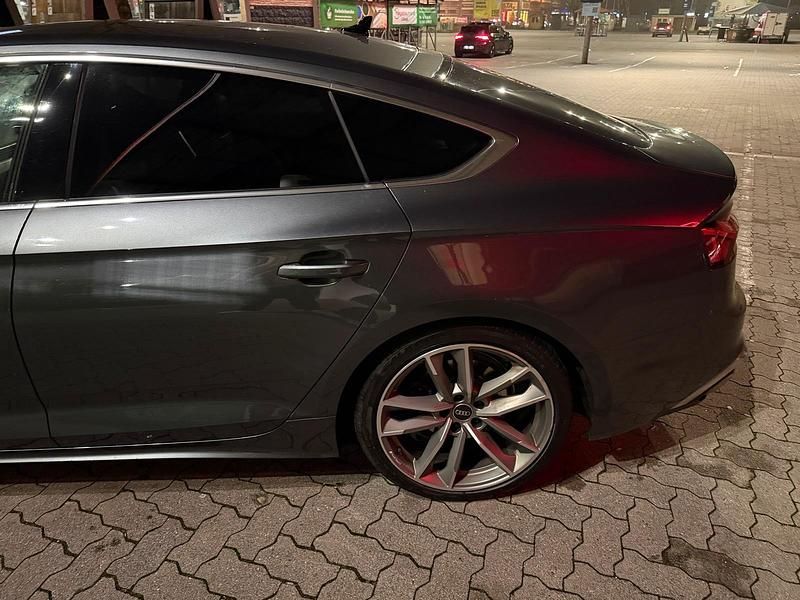 Gebraucht Audi A5 Sportback S-Line 204 PS (150 kW) 2021 Grau Kleinwagen
