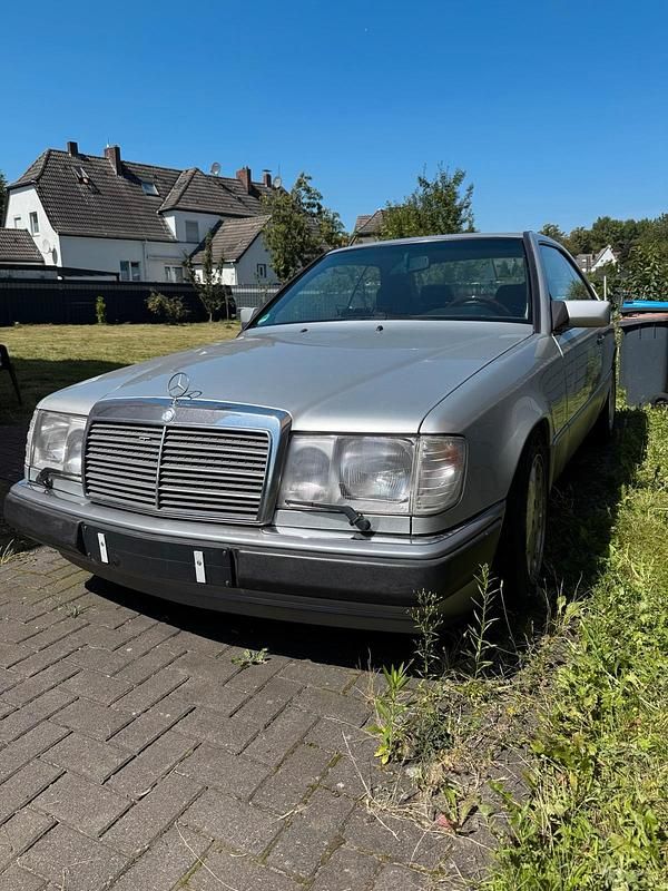 Silber Gebraucht 1993 Mercedes E320 Coupé | 12.000 € - Bild 1/4