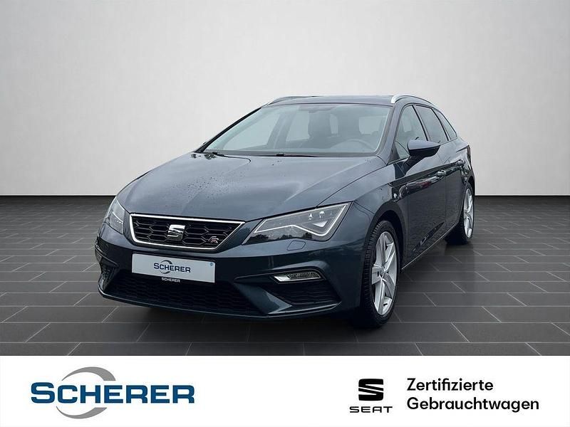 Grau (metallic) Gebraucht 2020 Seat Leon FR Limousine | 15.300 € (Superpreis) - Bild 1/4