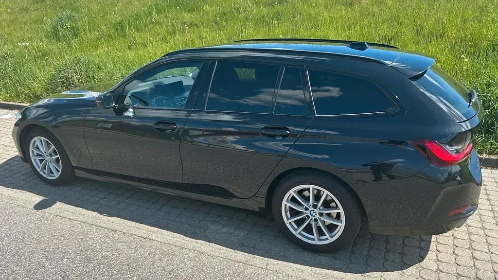 Używany BMW 320 190 KM (139 kW) 2023 Czarny Kombi
