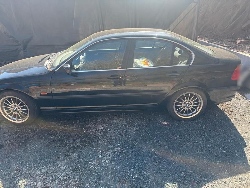 Gebraucht BMW 323 170 PS (125 kW) 1999 Limousine
