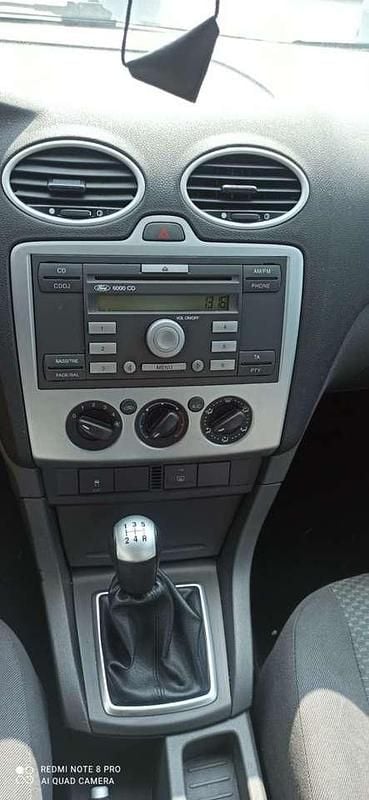 Gebraucht Ford Focus Ghia 101 PS (74 kW) 2005 Schwarz Limousine