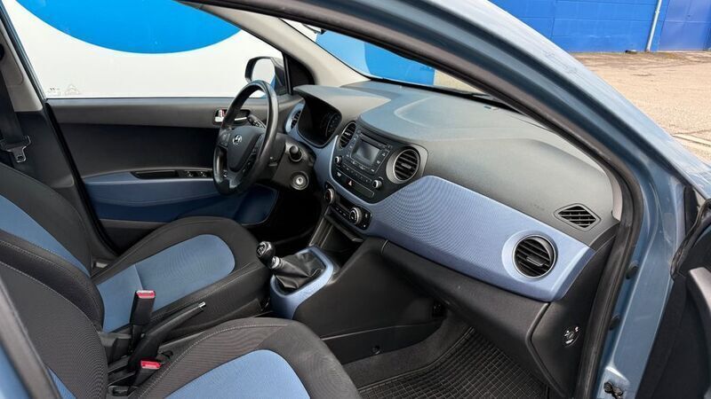 Gebraucht Hyundai i10 Edition 87 PS (63 kW) 2014 Blau Kleinwagen