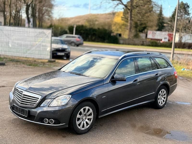 Gebraucht Mercedes E200 Elegance 184 PS (135 kW) 2010 Grau Kombi