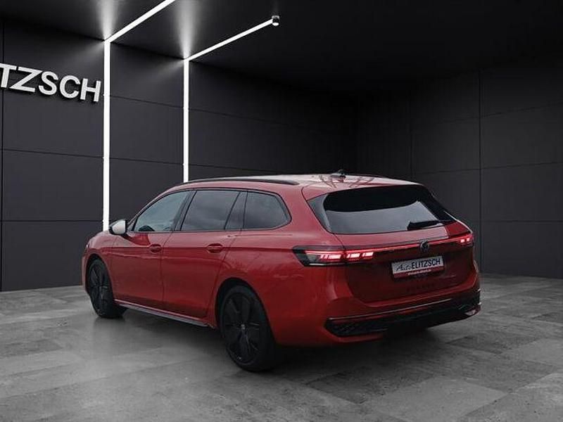 Gebraucht VW Passat R-line 177 PS (130 kW) 2025 Chilirot metallic Kombi