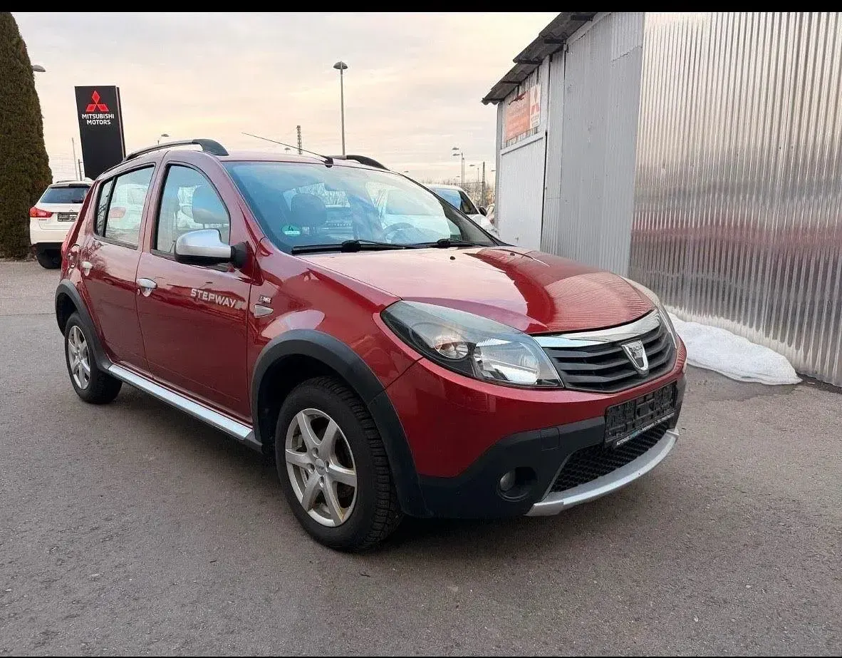 Używany Dacia Sandero Stepway 84 KM (61 kW) 2012 Czerwony Sedan/Limuzyna