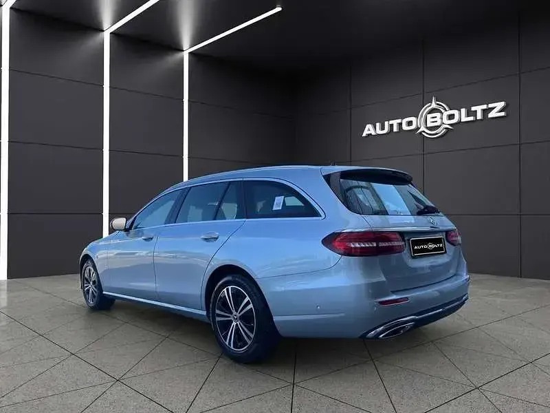 Gebraucht Mercedes E220 Avantgarde 200 PS (147 kW) 2022 Silber Limousine
