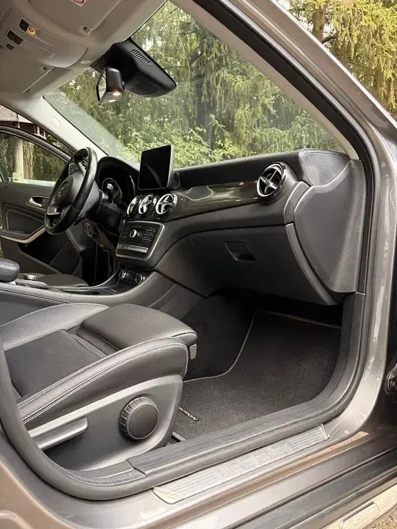 Gebraucht Mercedes GLA200 136 PS (100 kW) 2018 Grau SUV