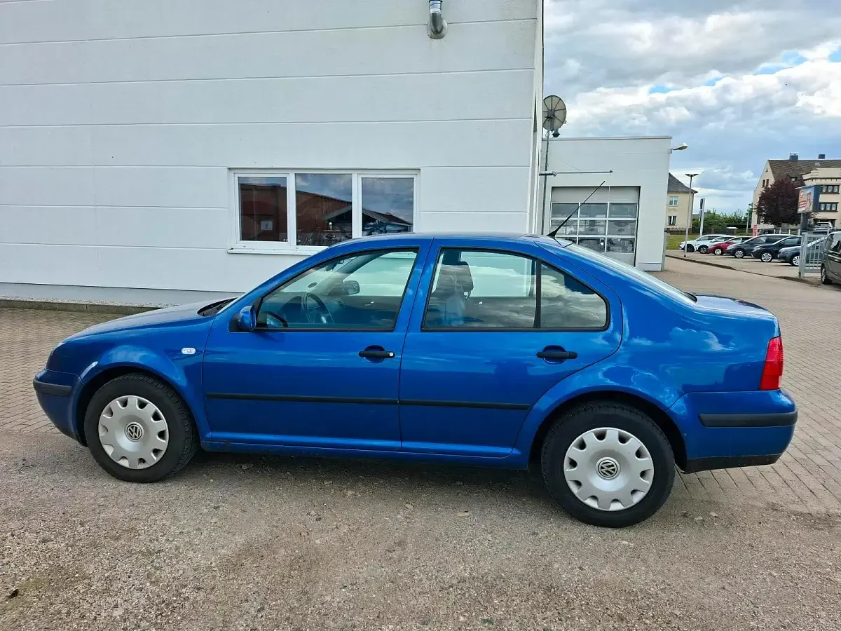 Occasion VW Bora 105 ch (77 kW) 2001 Bleue Berline