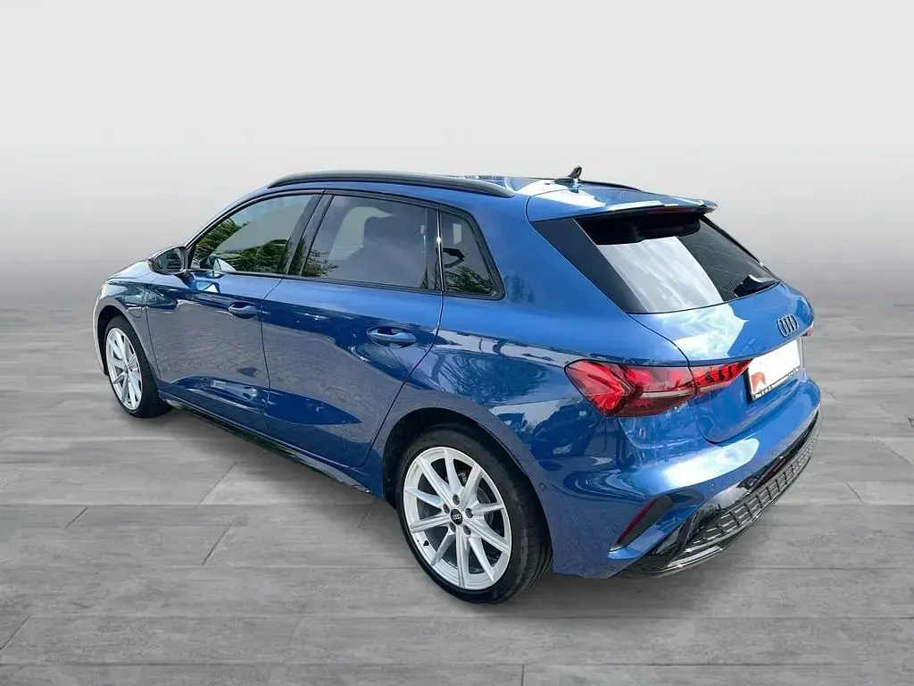 Gebraucht Audi A3 Ambiente 204 PS (150 kW) 2025 Blau Limousine