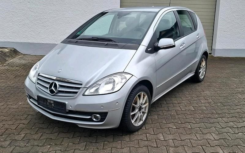 Gebraucht Mercedes A200 Elegance 140 PS (102 kW) 2011 Grau Kleinwagen