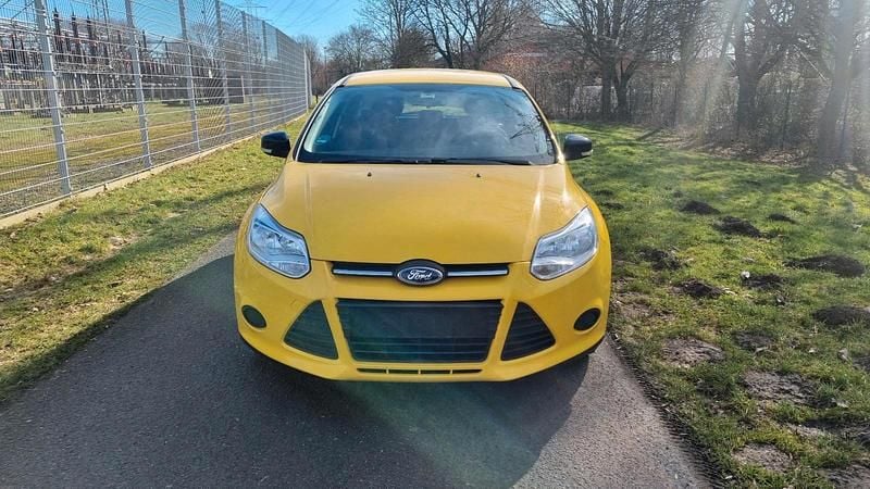 Gebraucht Ford Focus 120 PS (88 kW) 2012 Gelb Kombi