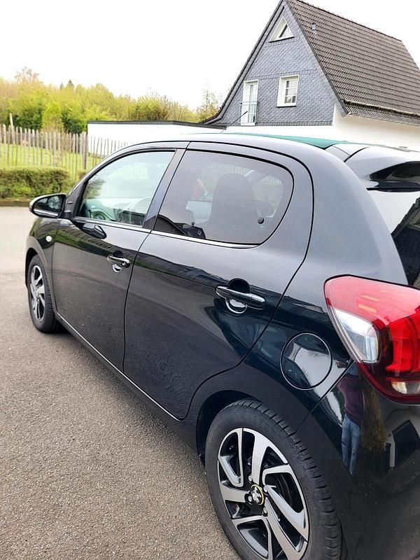 Gebraucht Peugeot 108 Active 72 PS (52 kW) 2020 Schwarz Kleinwagen