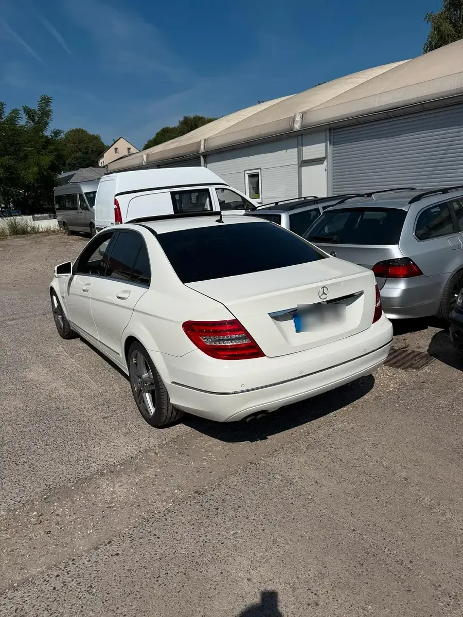 Gebraucht Mercedes C180 156 PS (114 kW) 2011 Weiß Limousine