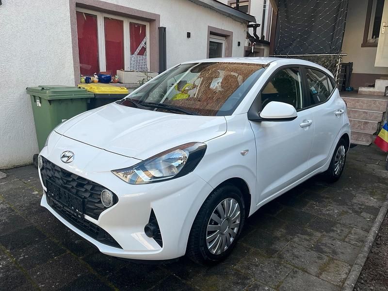 Gebraucht Hyundai i10 67 PS (49 kW) 2022 Weiß Kleinwagen
