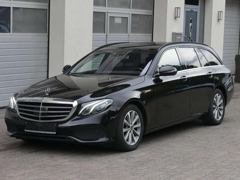 Obsidianschwarz Gebraucht 2019 Mercedes E200 Kombi | 21.490 € (Fairer Preis) - Bild 1/4