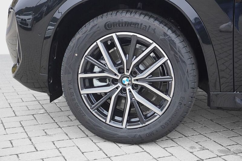 Gebraucht BMW X1 M Sport 156 PS (114 kW) 2024 Black sapphire metallic SUV