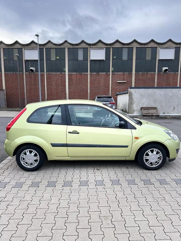 Gebraucht Ford Fiesta 69 PS (50 kW) 2006 Grün Kleinwagen