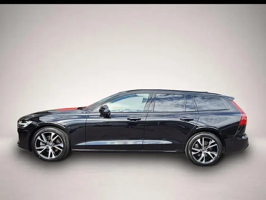Gebraucht Volvo V60 Plus 197 PS (144 kW) 2025 Manufacturer Kombi