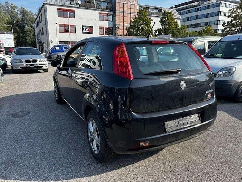 Gebraucht Fiat Grande Punto Active 65 PS (47 kW) 2009 Crossover schwarz Kleinwagen