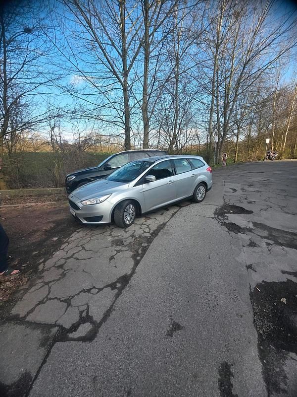 Gebraucht Ford Focus Titanium 122 PS (89 kW) 2017 Grau Kombi