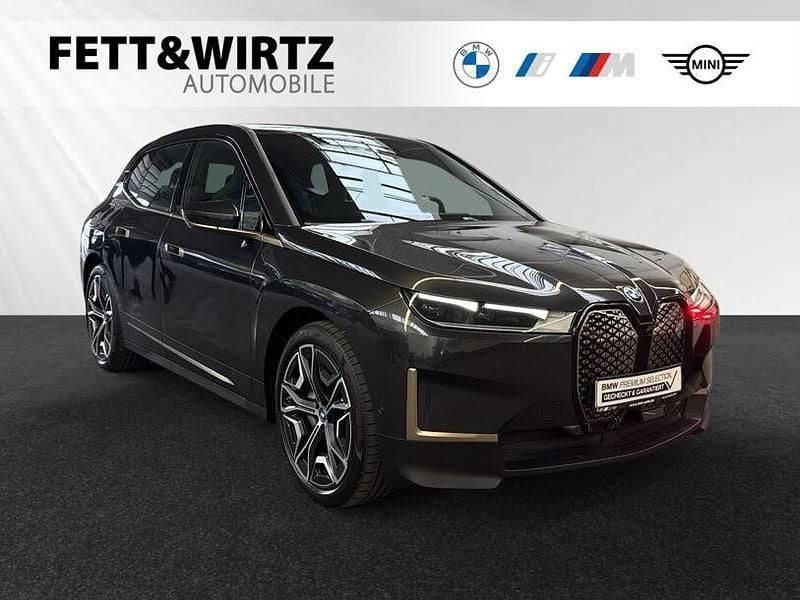 Sophistograu brillanteffekt metallic Gebraucht 2021 BMW iX SUV | 39.390 € (Fairer Preis) - Bild 1/2