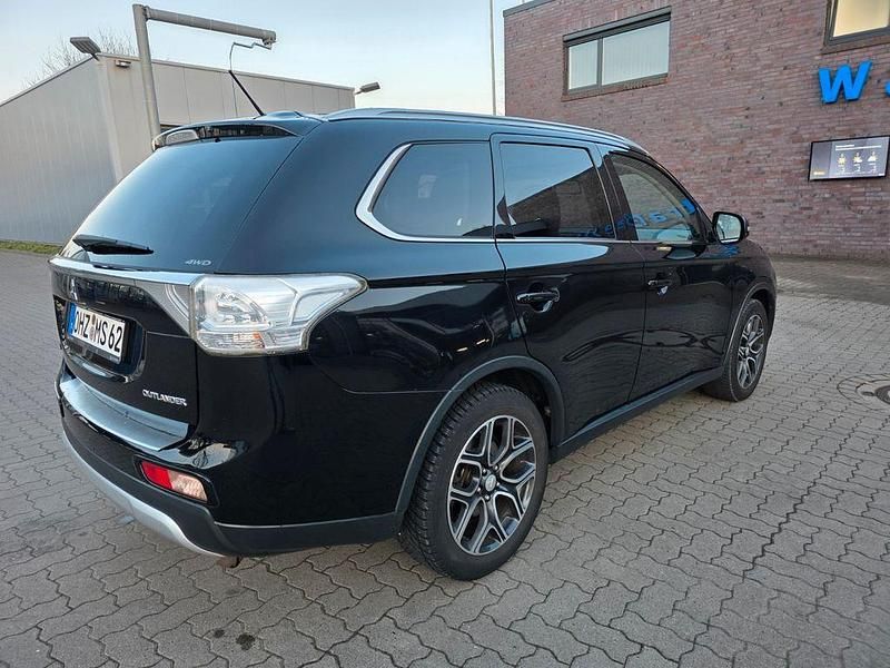 Gebraucht Mitsubishi Outlander 150 PS (110 kW) 2014 Schwarz SUV