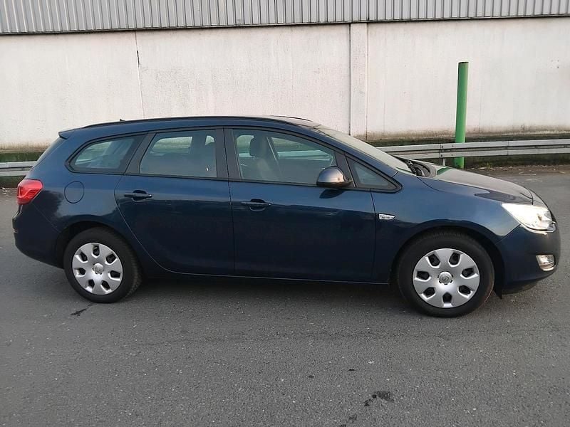 Gebraucht Opel Astra 140 PS (102 kW) 2012 Blau Kombi