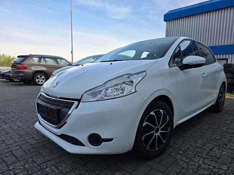 Gebraucht Peugeot 208 Active 68 PS (50 kW) 2013 Weiß Kleinwagen