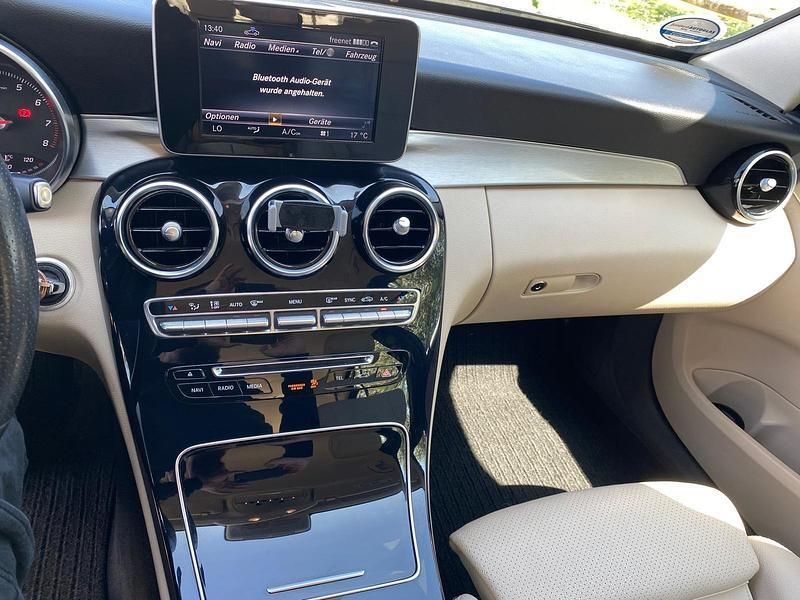 Schwarz Gebraucht 2017 Mercedes C180 Limousine | 15.500 € (Fairer Preis) - Bild 1/4