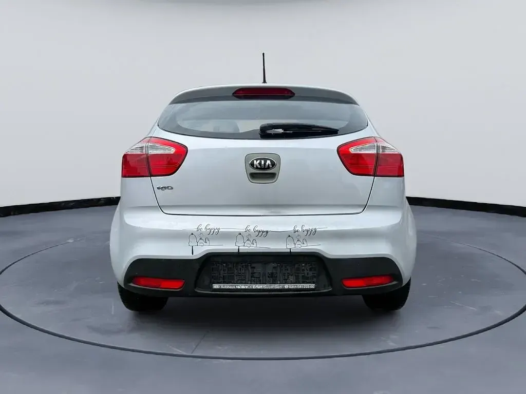 Gebraucht Kia Rio Edition 7 86 PS (63 kW) 2012 Brilliantsilber met. Limousine