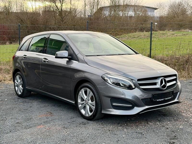 Gebraucht Mercedes B200 136 PS (100 kW) 2016 Grau Van / Kleinbus