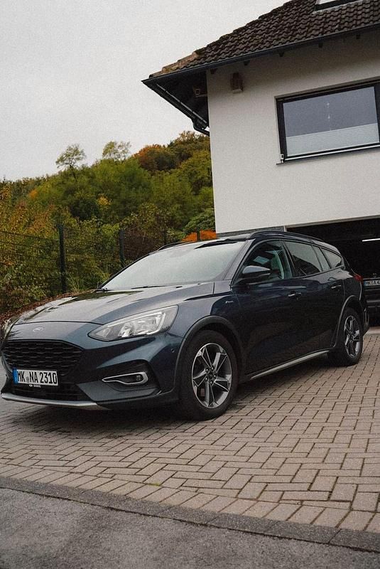Grau Gebraucht 2020 Ford Focus Active Kombi | 13.499 € (Fairer Preis) - Bild 1/4
