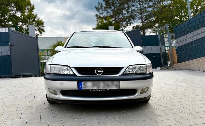 Silber Gebraucht 1996 Opel Vectra Limousine | 1.999 € (Fairer Preis) - Bild 1/4