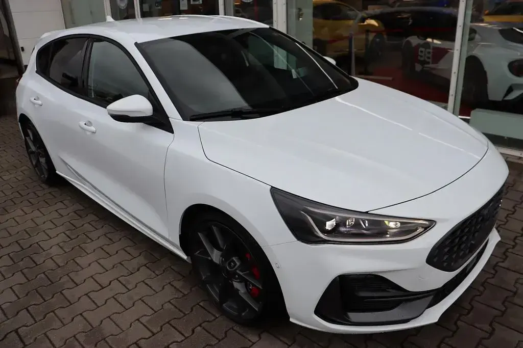 Neu Ford Focus ST 280 PS (205 kW) 2026 Frozen white Limousine