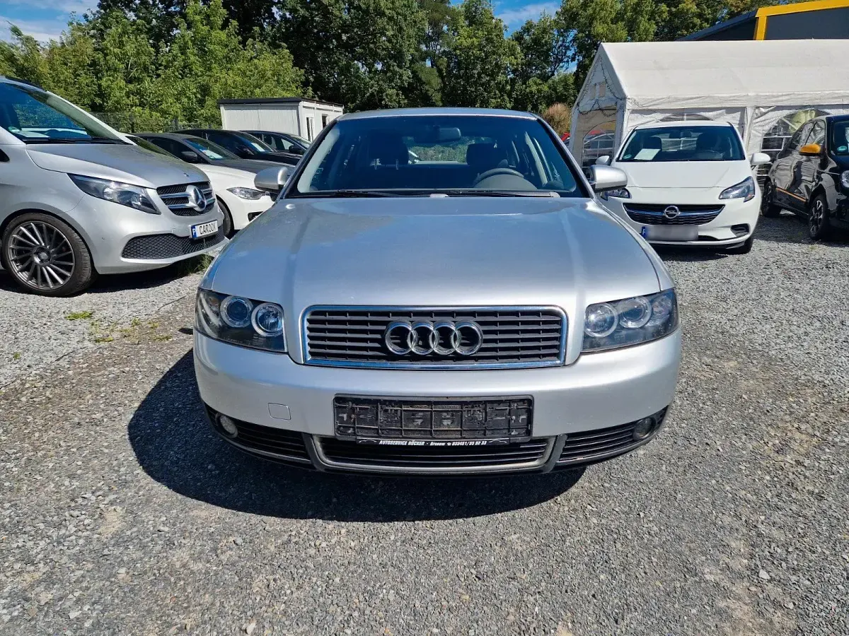Gebraucht Audi A4 130 PS (95 kW) 2001 Silber Limousine