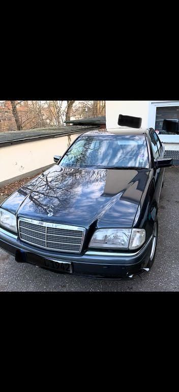Gebraucht Mercedes 220 150 PS (110 kW) 1995 Schwarz Limousine