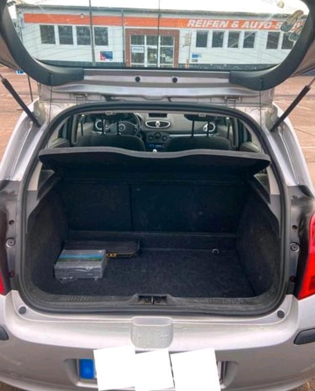 Gebraucht Renault Clio II 106 PS (77 kW) 2008 Silber Kleinwagen