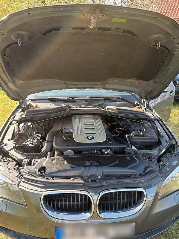 Gebraucht BMW 525 177 PS (130 kW) 2005 Grau Limousine