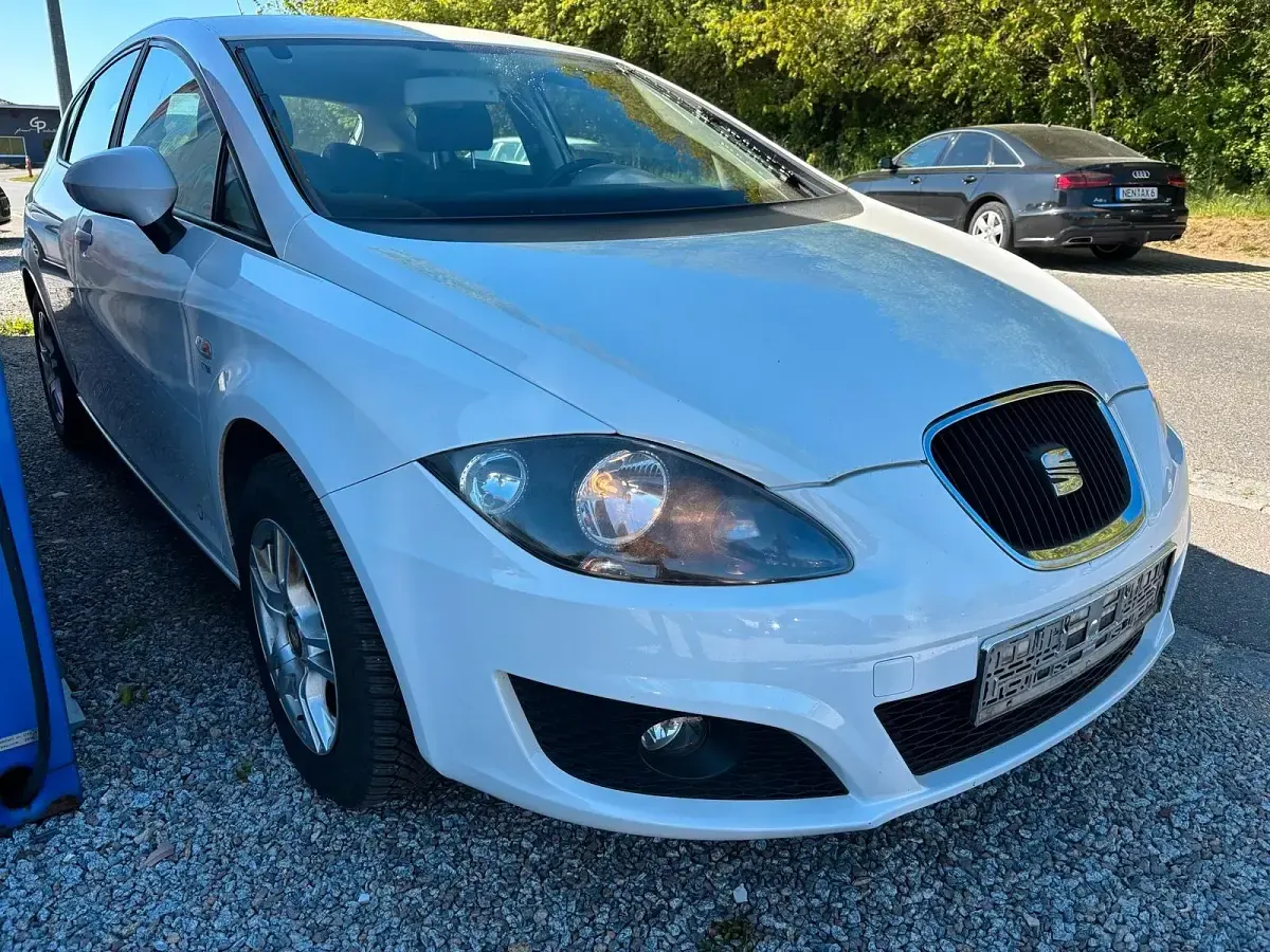 Usata Seat Leon 105 CV (77 kW) 2012 Bianco Berlina