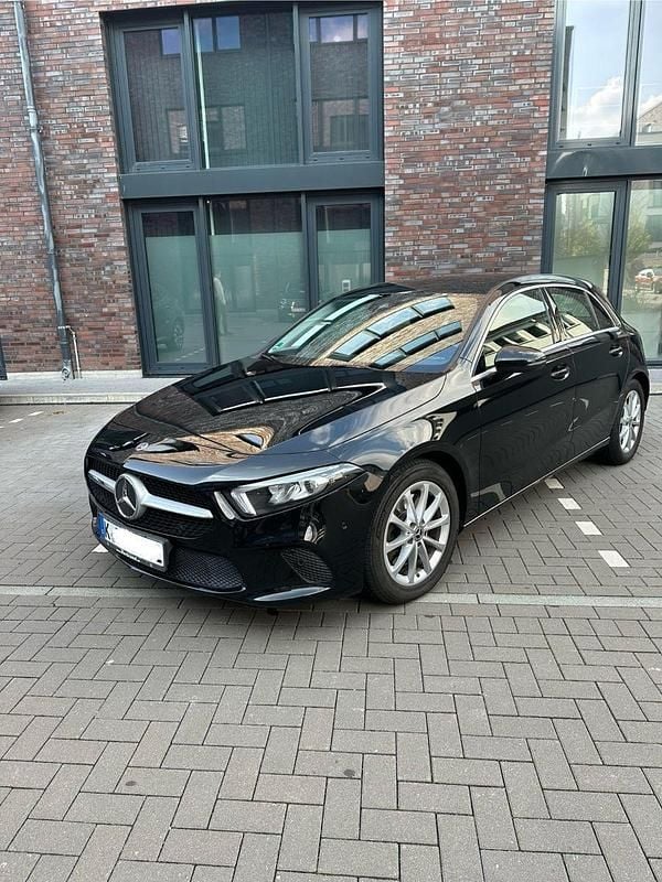 Schwarz Gebraucht 2020 Mercedes 250 Kleinwagen | 28.900 € (Fairer Preis) - Bild 1/4