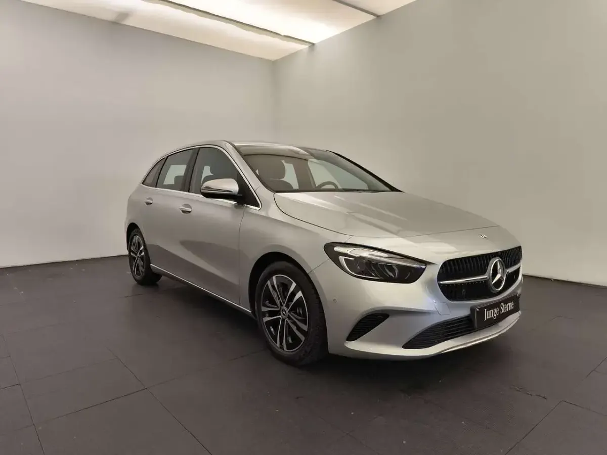 Gebraucht Mercedes B180 Advanced 116 PS (85 kW) 2025 Lack hightechsilber Kleinwagen