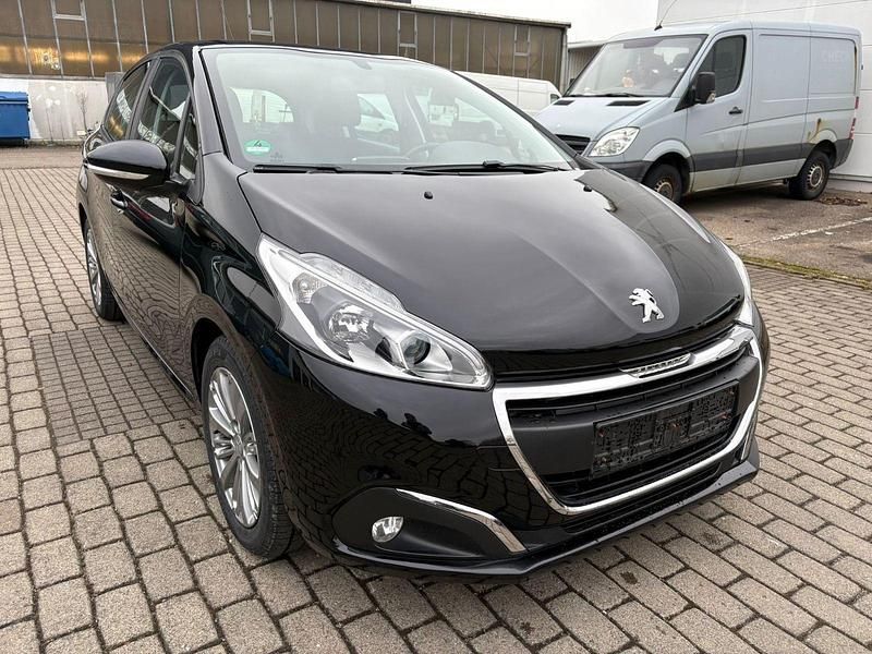 Gebraucht Peugeot 208 Active 82 PS (60 kW) 2018 Schwarz Kleinwagen