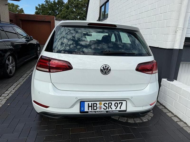 Gebraucht VW Golf VII 116 PS (85 kW) 2017 Weiß Limousine