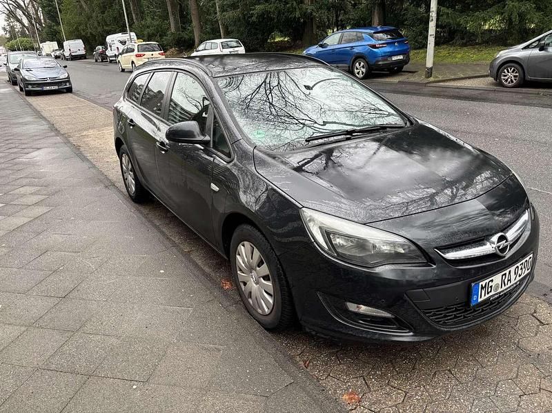 Gebraucht Opel Astra Edition 110 PS (80 kW) 2014 Schwarz Kombi